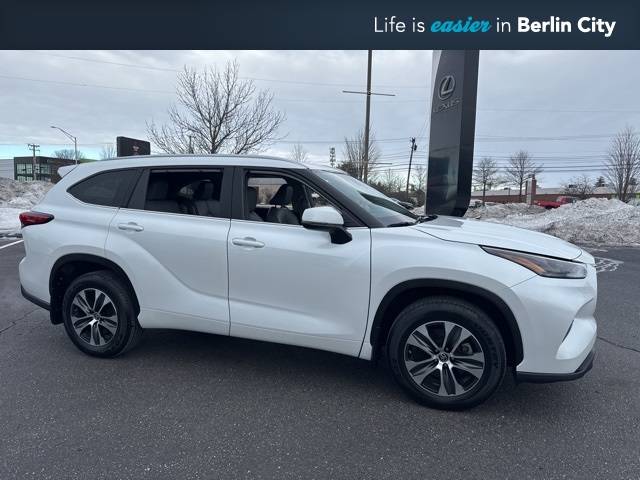 2022 Toyota Highlander XLE — SUV — 9,801 mi — Portland, ME