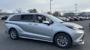 Pre-Owned 2021 Toyota Sienna XLE 4D Passenger Van in Portland