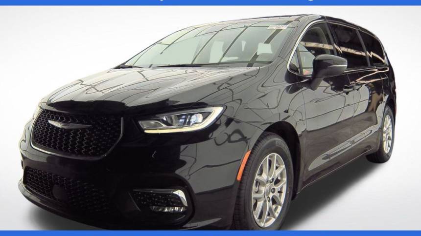 2023 Chrysler Pacifica Touring L — Minivan — 58,967 mi — Midland, TX