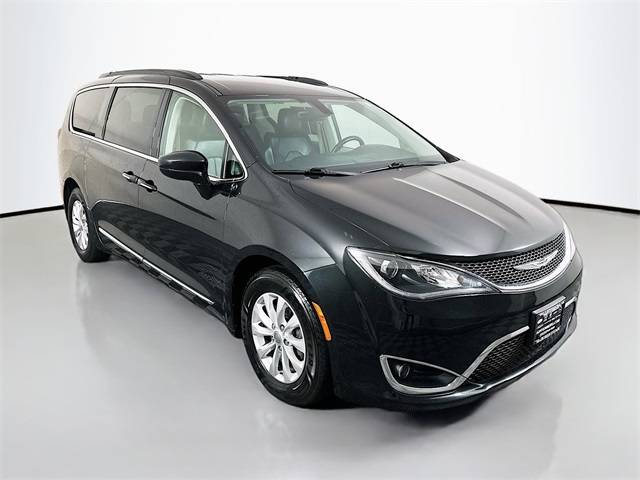 2017 Chrysler Pacifica Touring L — Minivan — 150,273 mi — Belleville, IL