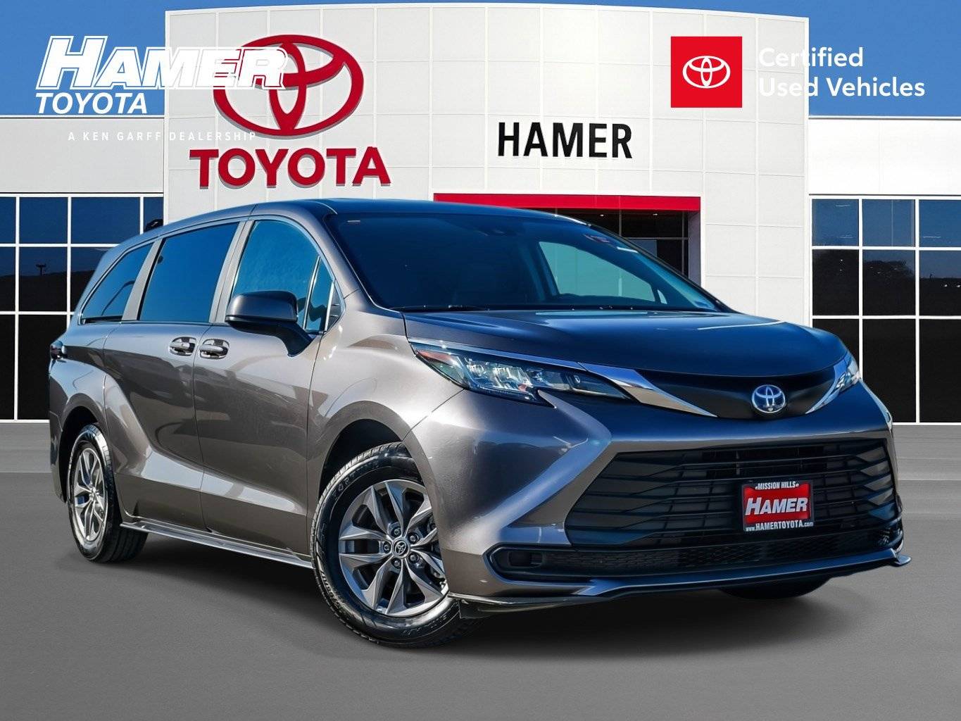 2023 Toyota Sienna LE — Minivan — 29,822 mi — Mission Hills, CA