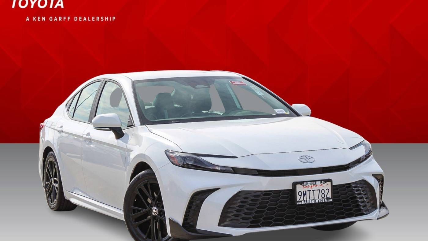 2025 Toyota Camry SE — Sedan — 10,823 mi — Mission Hills, CA