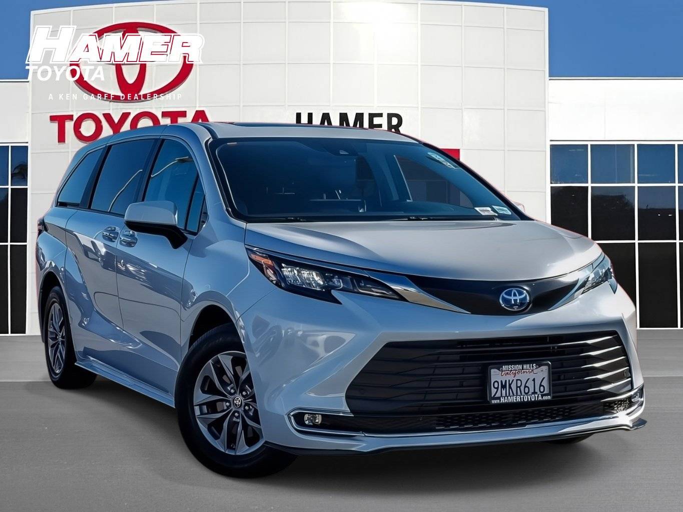 2024 Toyota Sienna XLE — Minivan — 24,500 mi — Mission Hills, CA