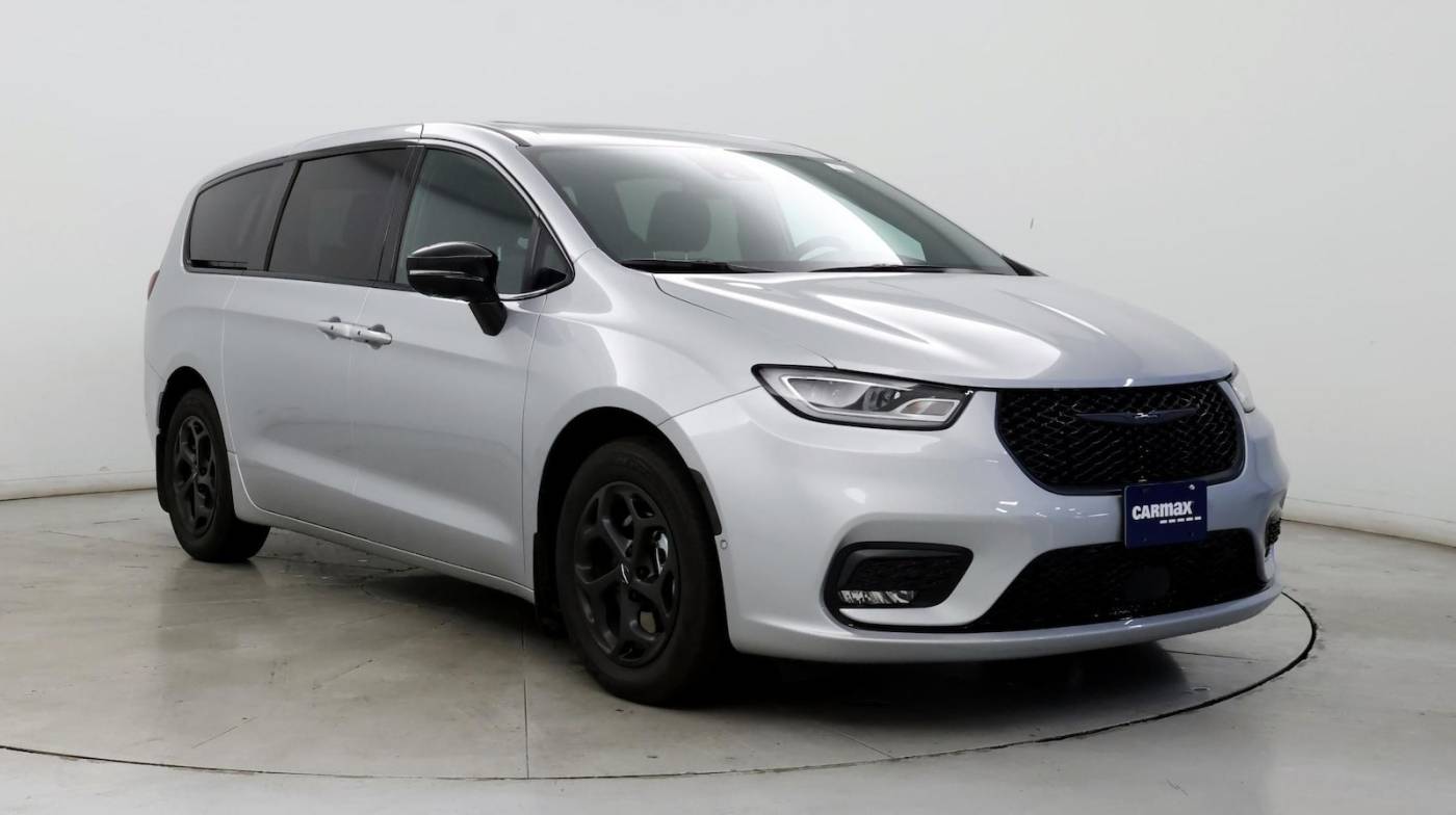 2023 Chrysler Pacifica Hybrid Limited — Minivan — 6,605 mi — Danvers, MA