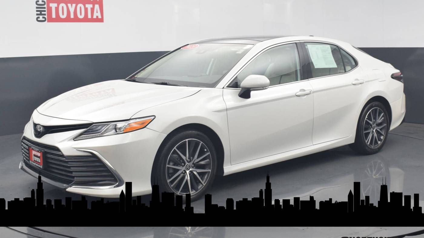 2023 Toyota Camry XLE — Sedan — 32,450 mi — Chicago, IL