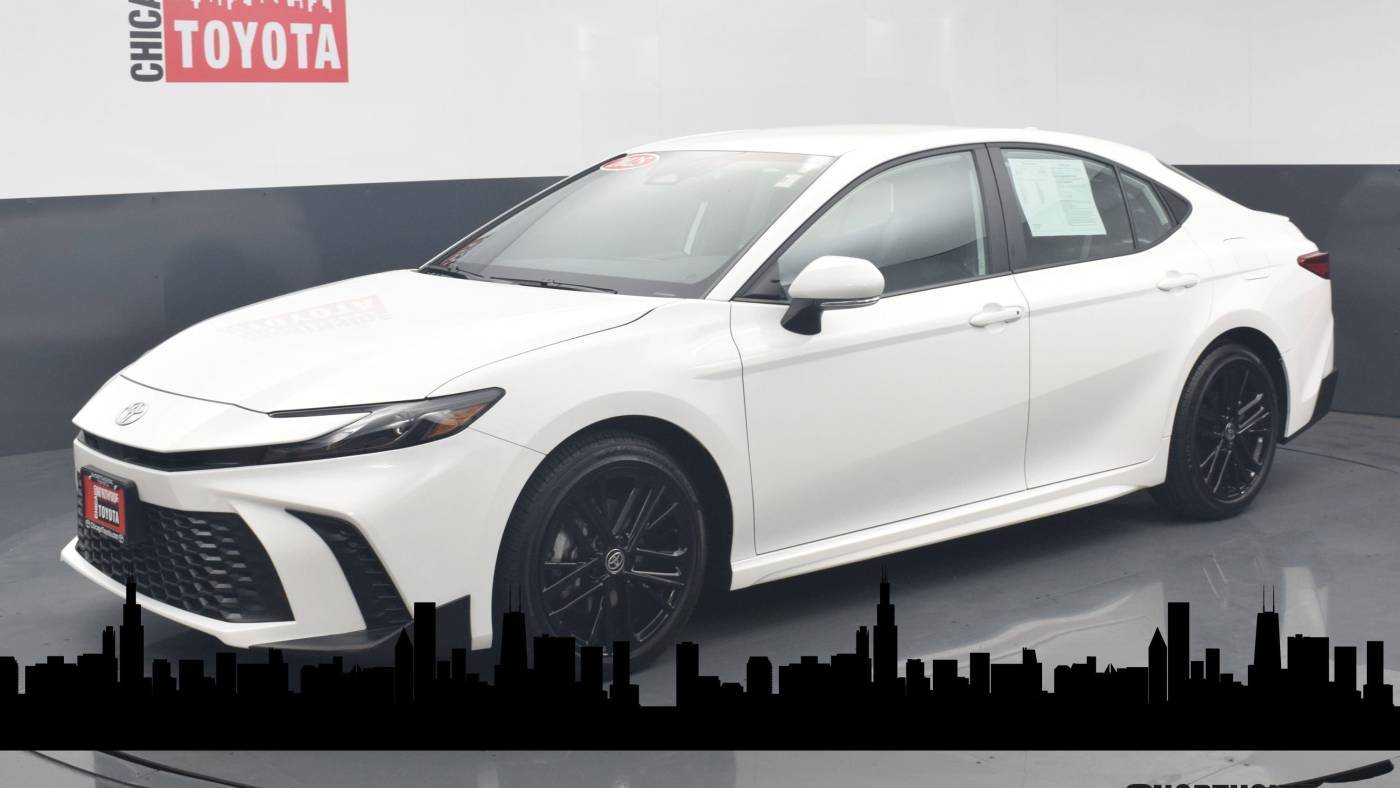 2025 Toyota Camry SE — Sedan — 6,570 mi — Chicago, IL