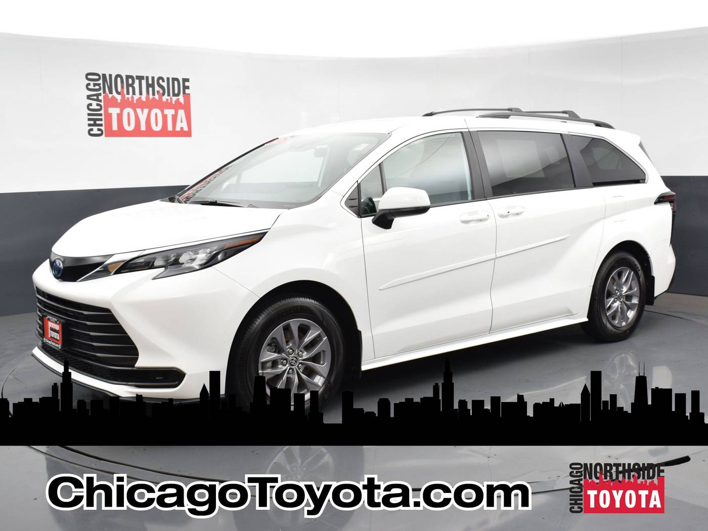 2025 Toyota Sienna LE — Minivan — 7,403 mi — Chicago, IL