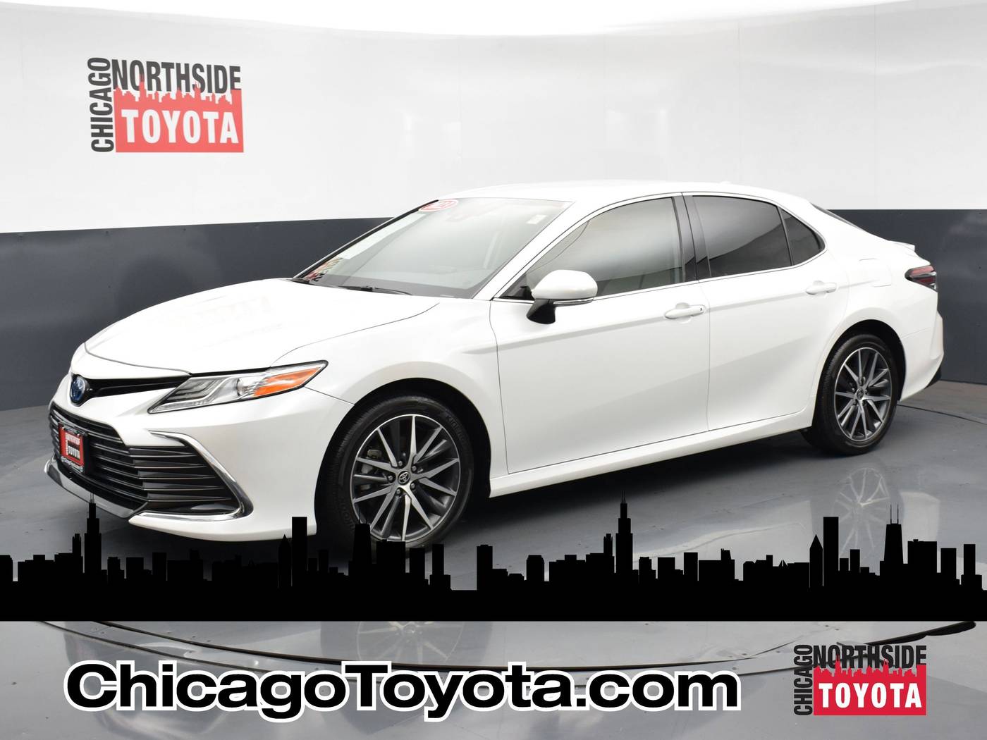 2023 Toyota Camry Hybrid XLE — Sedan — 19,703 mi — Chicago, IL
