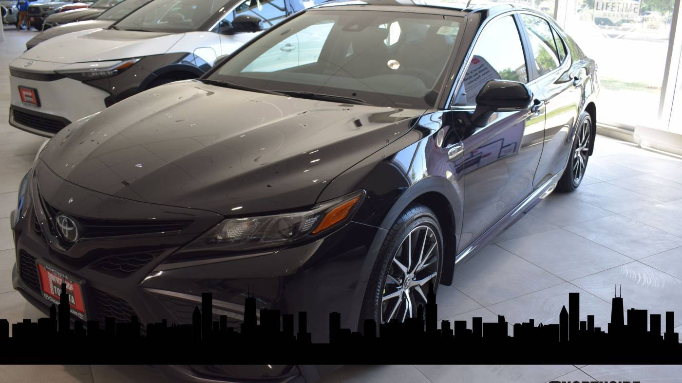 2024 Toyota Camry SE — Sedan — 49,706 mi — Chicago, IL