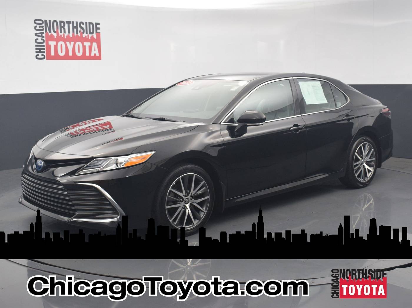 2022 Toyota Camry Hybrid XLE — Sedan — 33,921 mi — Chicago, IL
