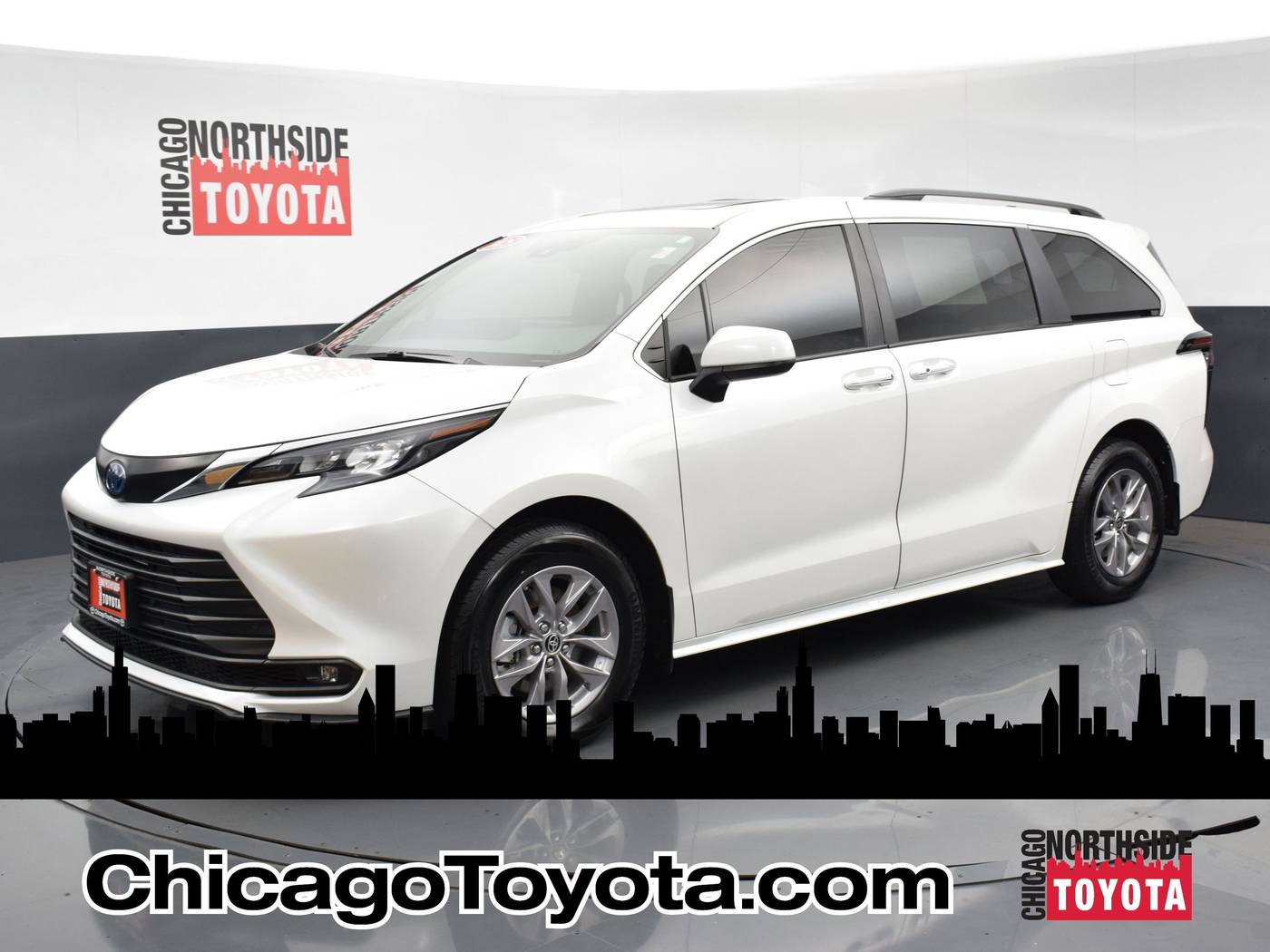 2025 Toyota Sienna XLE — Minivan — 26,206 mi — Chicago, IL