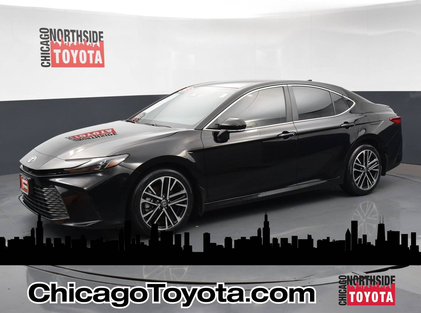 2025 Toyota Camry Hybrid XLE — Sedan — 27,842 mi — Chicago, IL