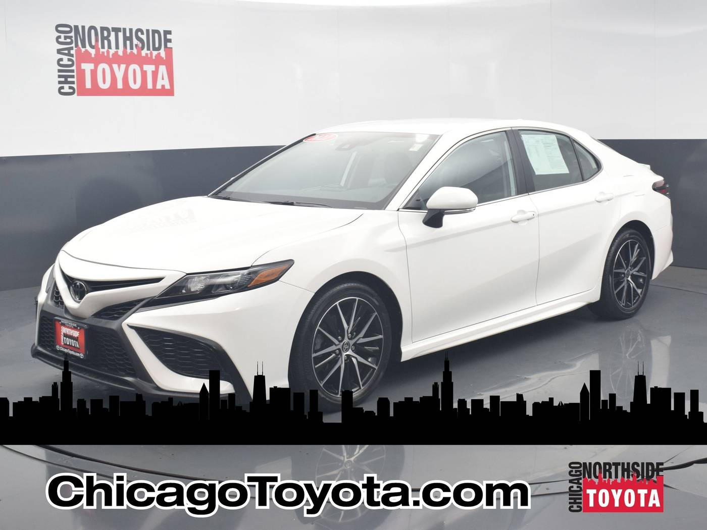 2022 Toyota Camry SE — Sedan — 31,200 mi — Chicago, IL