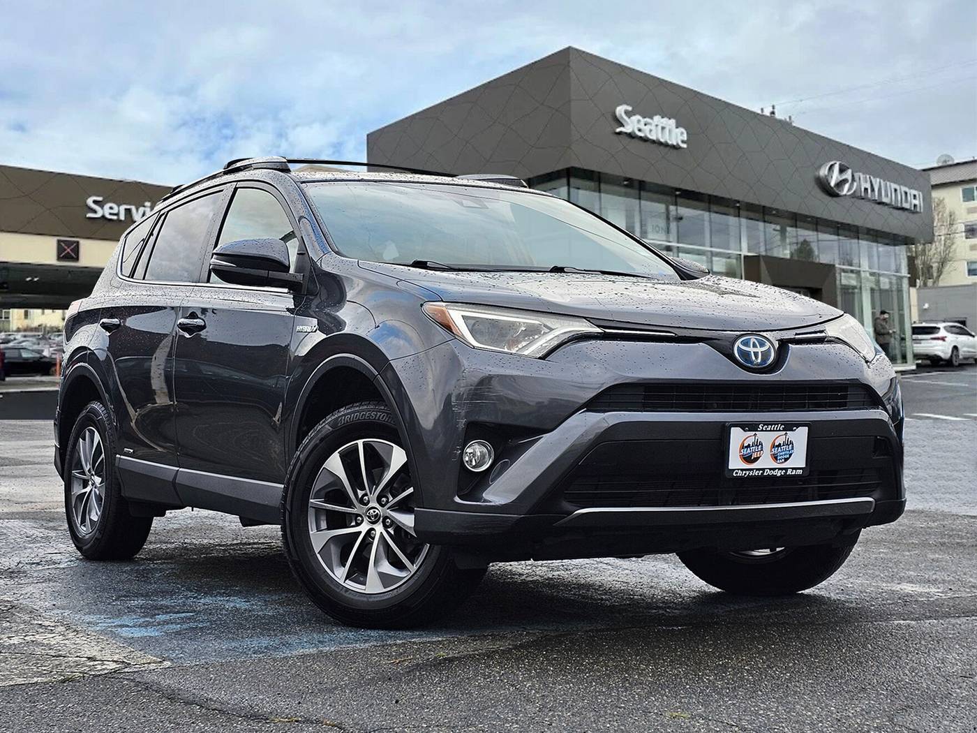 2017 Toyota RAV4 Hybrid XLE — SUV — 34,241 mi — Seattle, WA