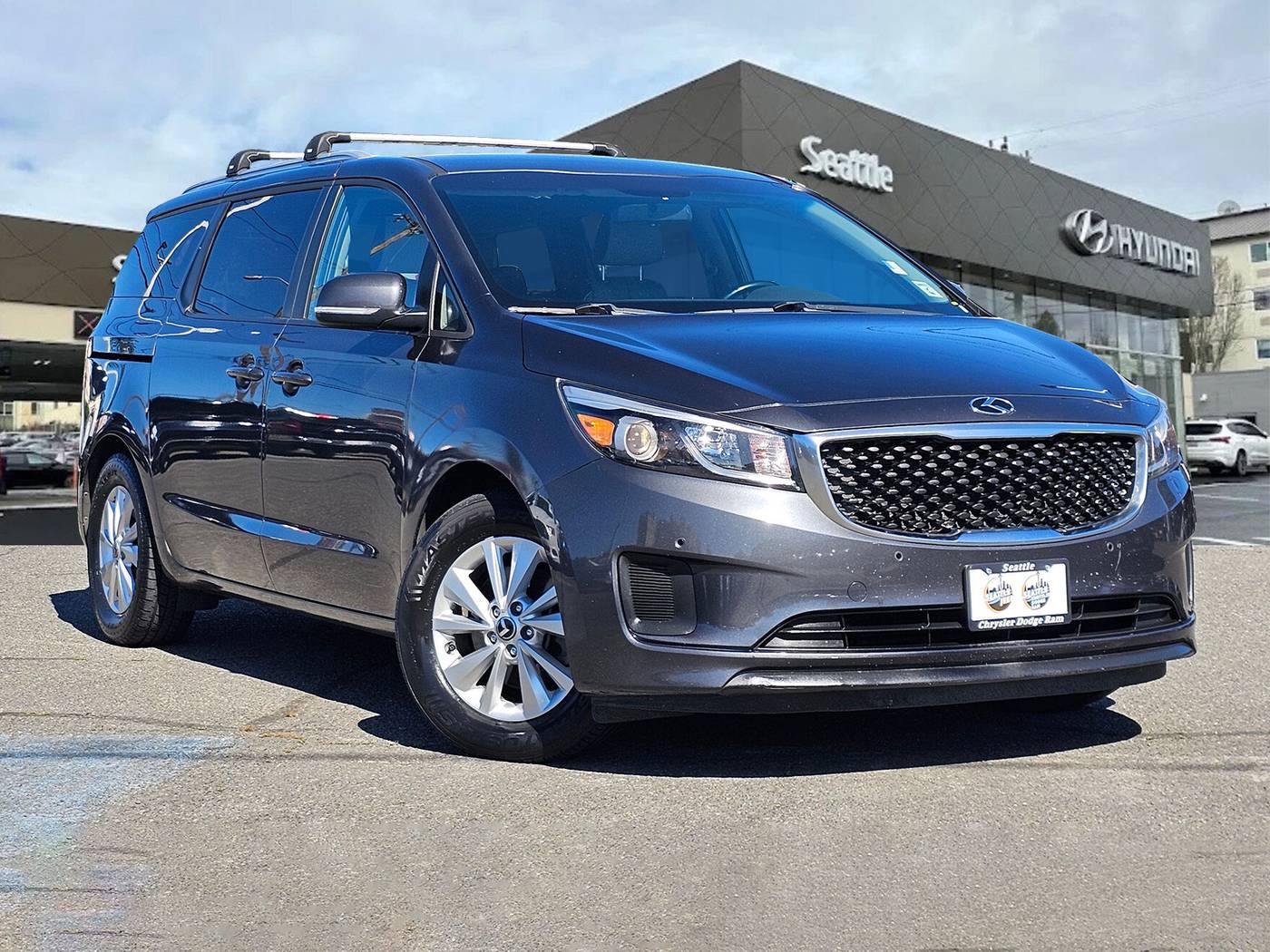 2017 Kia Sedona LX — Minivan — 105,386 mi — Seattle, WA