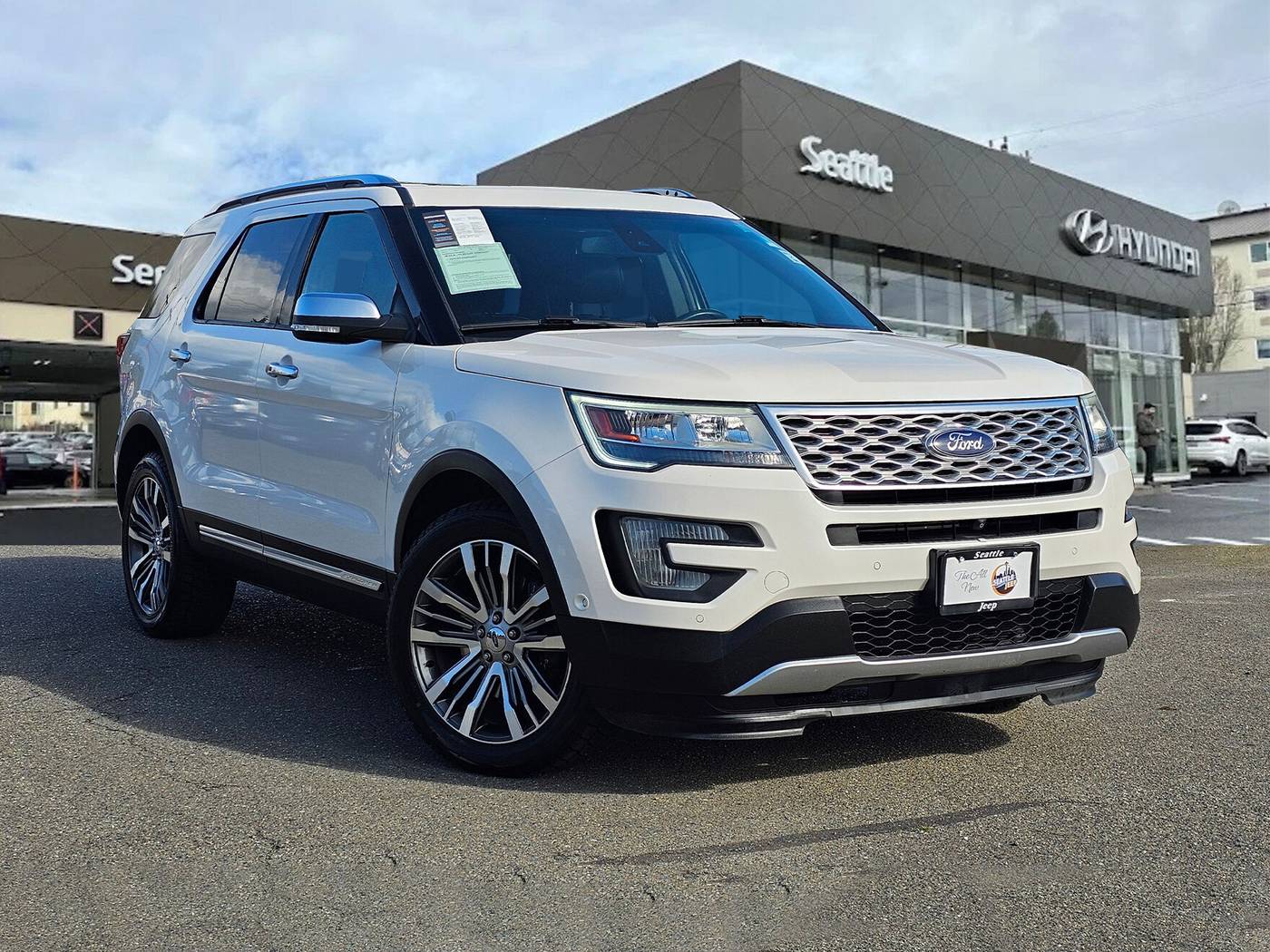 2017 Ford Explorer Platinum — SUV — 121,525 mi — Seattle, WA
