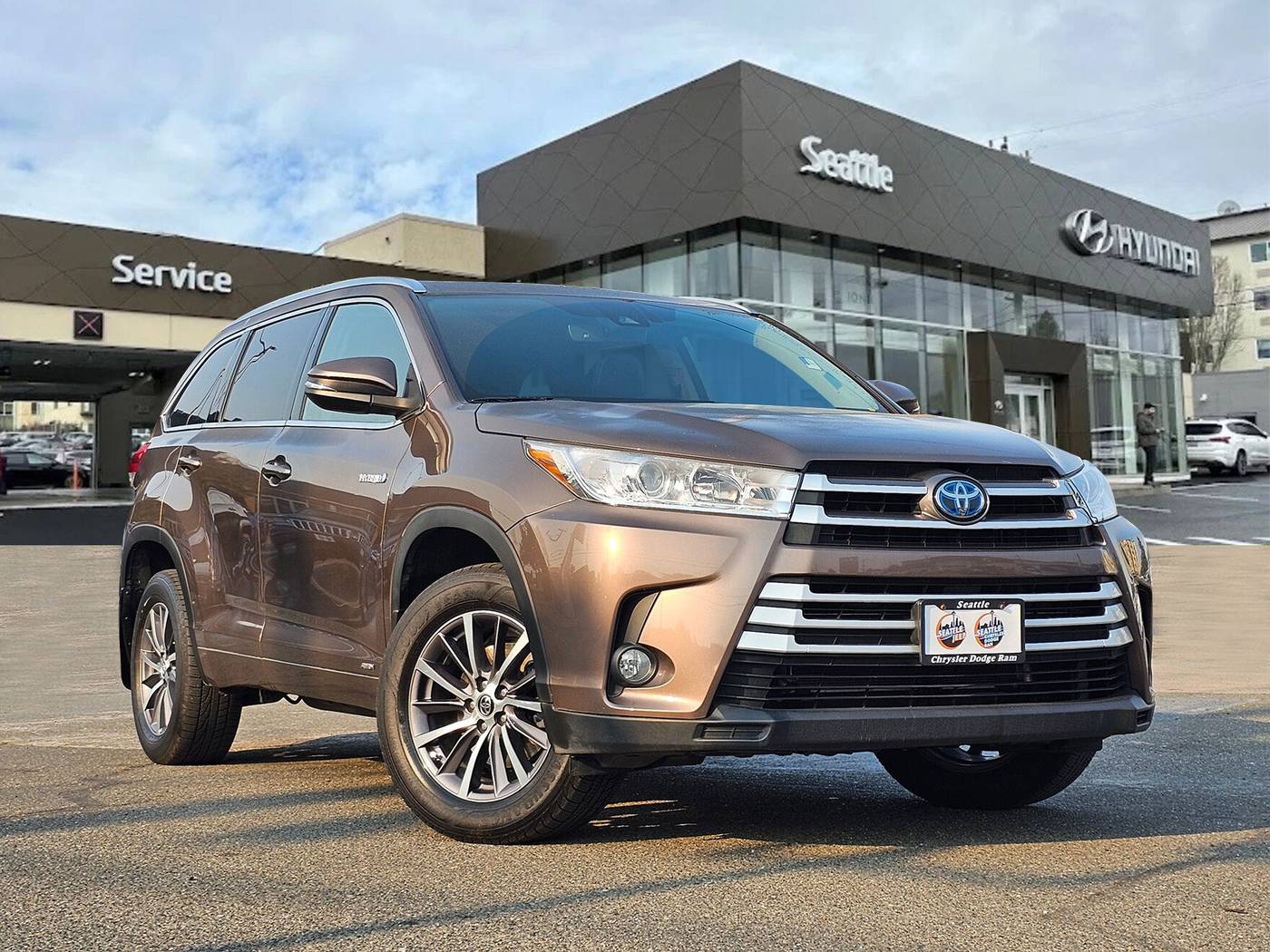 2018 Toyota Highlander Hybrid XLE — SUV — 43,820 mi — Seattle, WA