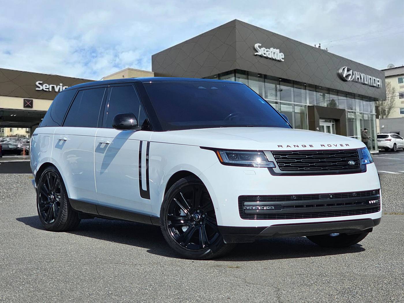 2023 Land Rover Range Rover SE — SUV — 27,583 mi — Seattle, WA