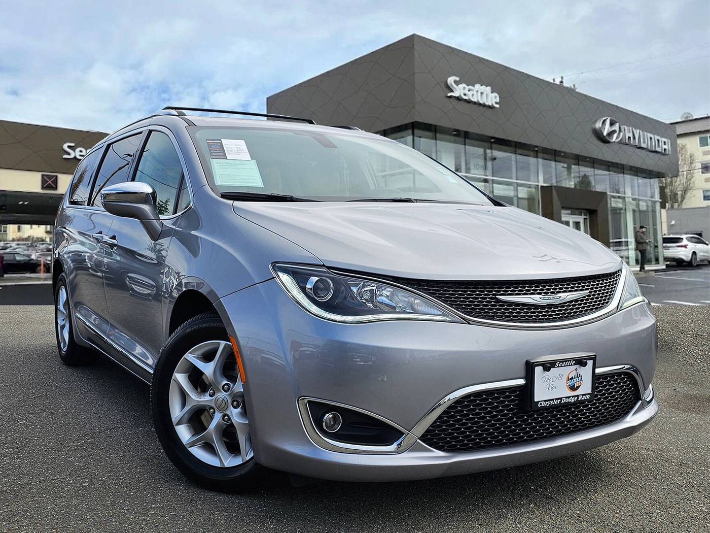 2020 Chrysler Pacifica Limited — Minivan — 83,929 mi — Seattle, WA