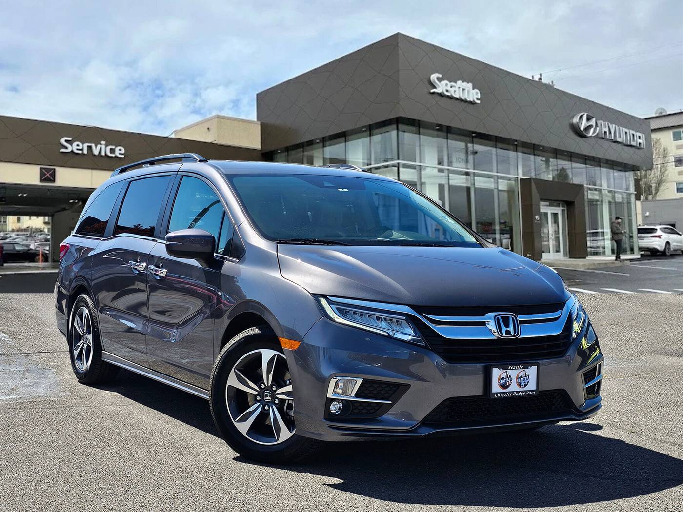 2018 Honda Odyssey Touring — Minivan — 71,506 mi — Seattle, WA
