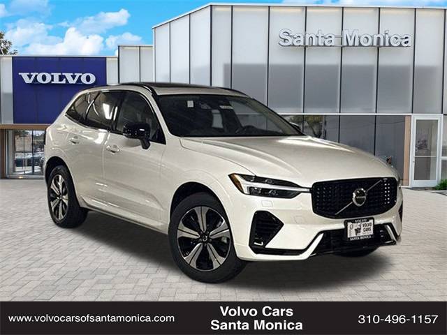 2025 Volvo XC60 T8 Core Dark Theme