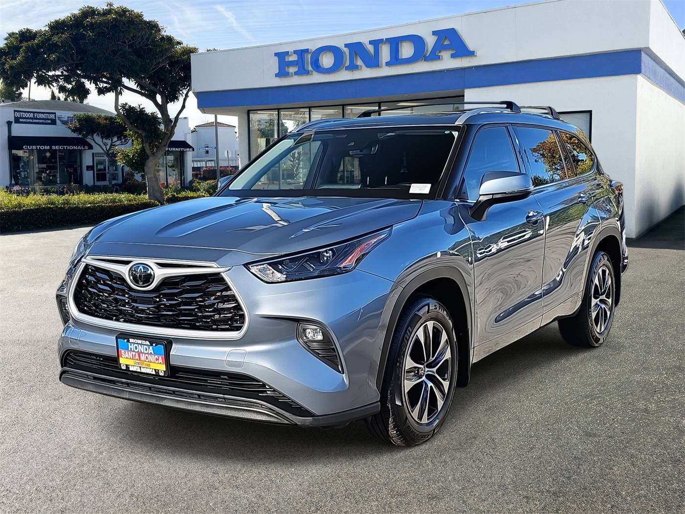 2022 Toyota Highlander XLE — SUV — 68,718 mi — Santa Monica, CA