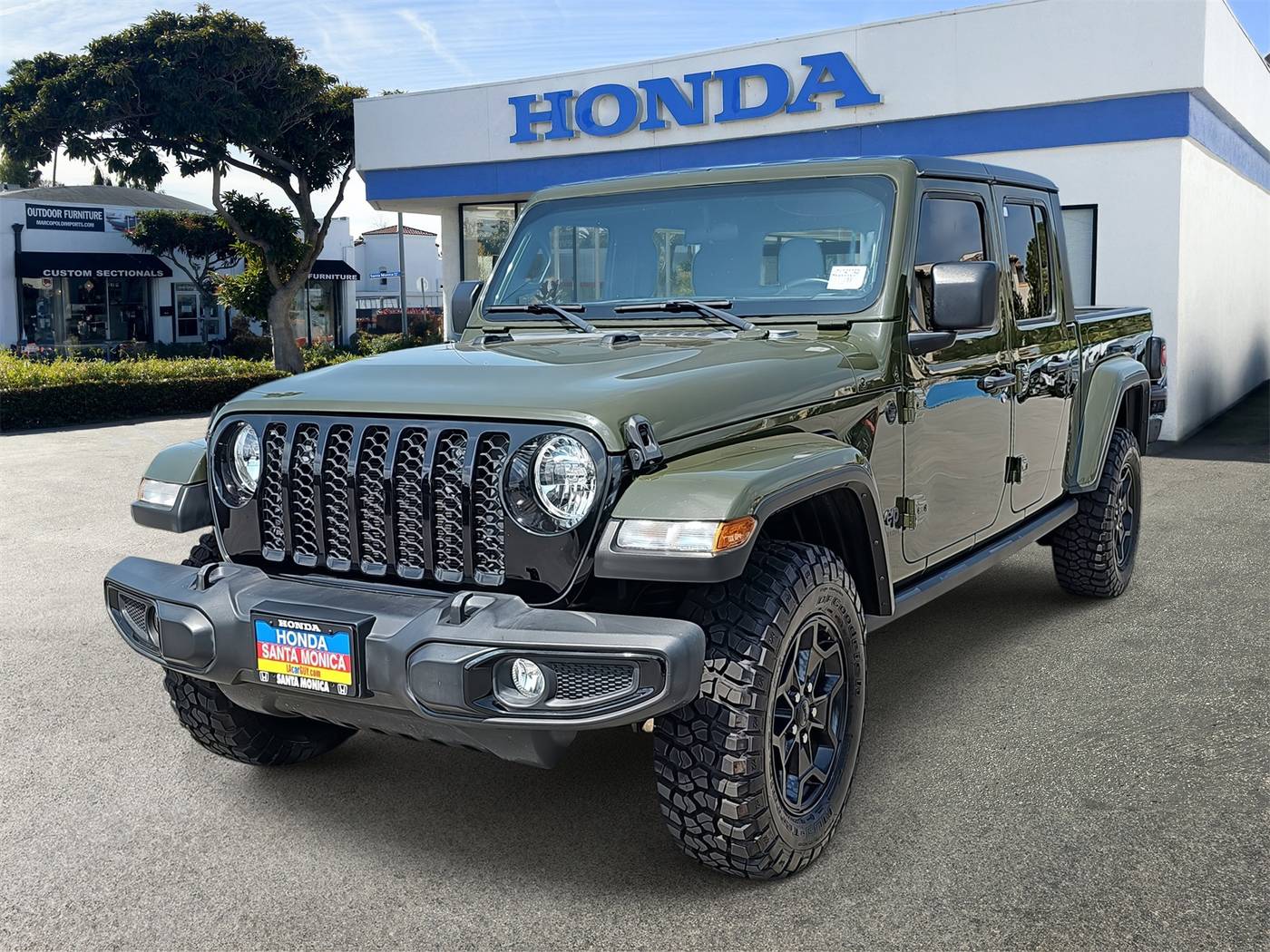 2022 Jeep Gladiator Willys — Pickup Truck — 19,568 mi — Santa Monica, CA
