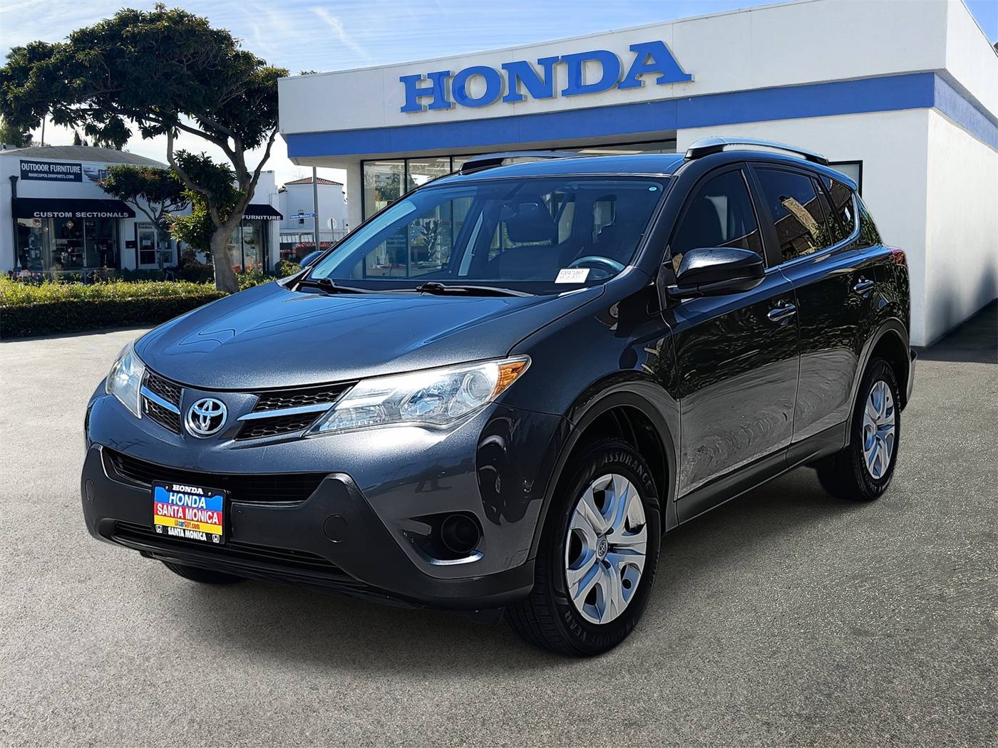 2015 Toyota RAV4 LE — SUV — 159,589 mi — Santa Monica, CA