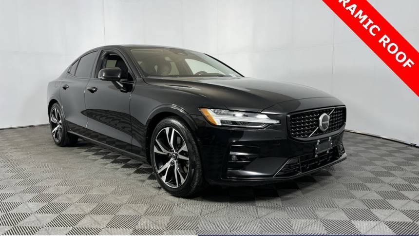 2024 Volvo S60 B5 Plus Dark Theme