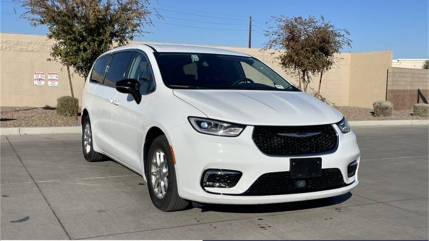 2024 Chrysler Pacifica Touring L — Minivan — 19,807 mi — Phoenix, AZ