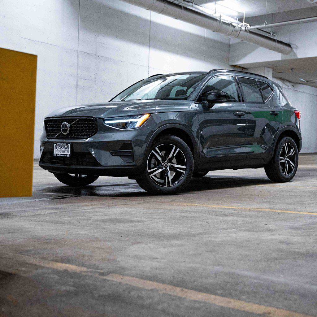 2026 Volvo XC40 B5 Core