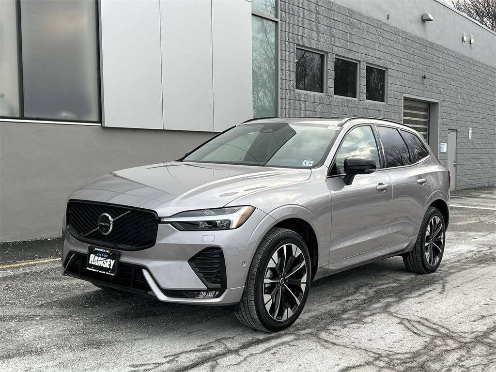 2026 Volvo XC60 B5 Plus