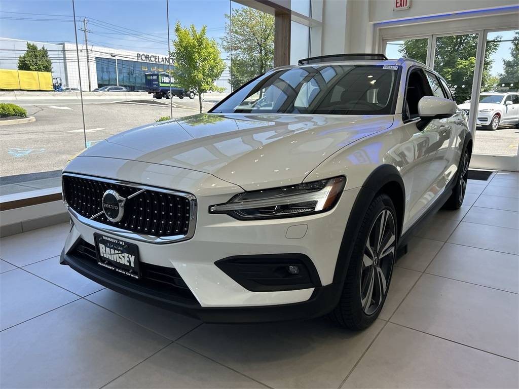 2024 Volvo V60 Cross Country Plus — Wagon — 274 mi — Ramsey, NJ