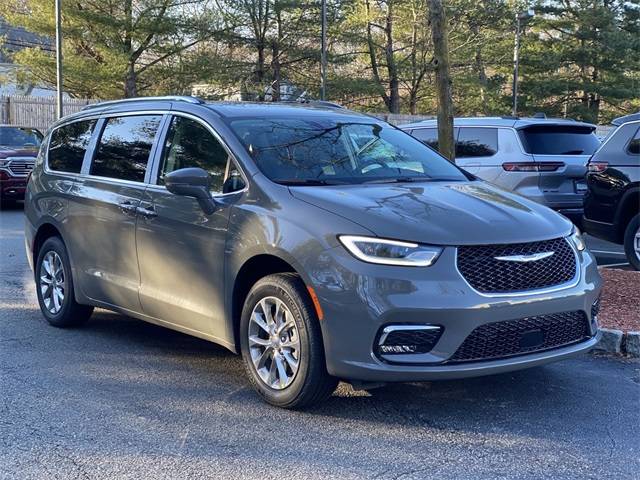 2021 Chrysler Pacifica Touring L — Minivan — 35,415 mi — Ramsey, NJ