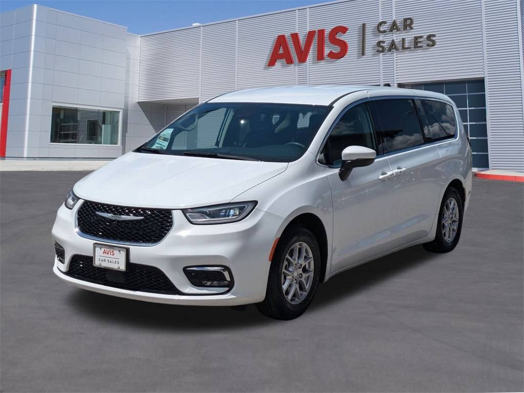 2023 Chrysler Pacifica Touring L — Minivan — 64,200 mi — Tampa, FL
