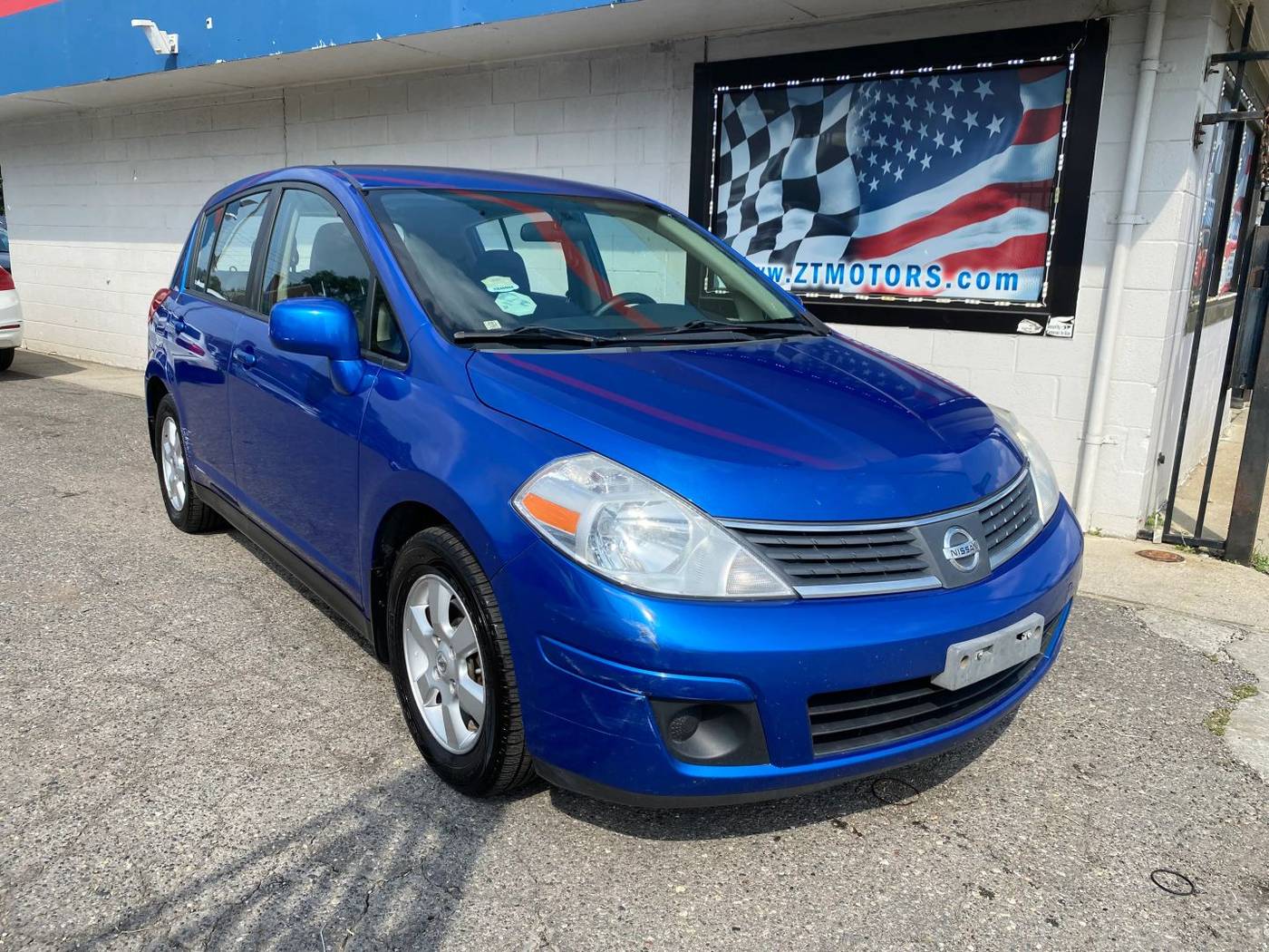 2008 Nissan Versa 1.8 SL — Hatchback — 132,295 mi — Detroit, MI