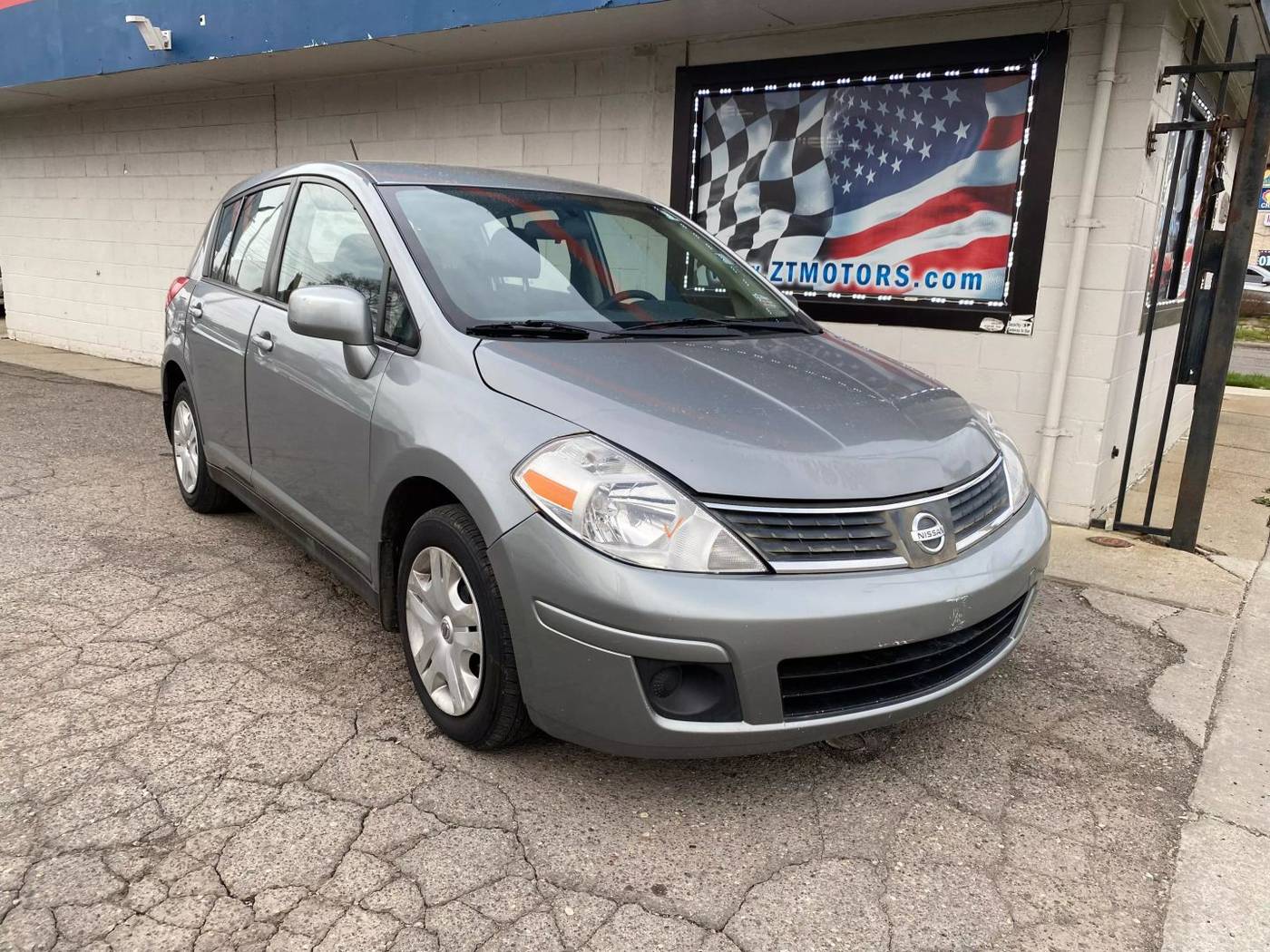 2010 Nissan Versa 1.8 S — Hatchback — 75,034 mi — Detroit, MI