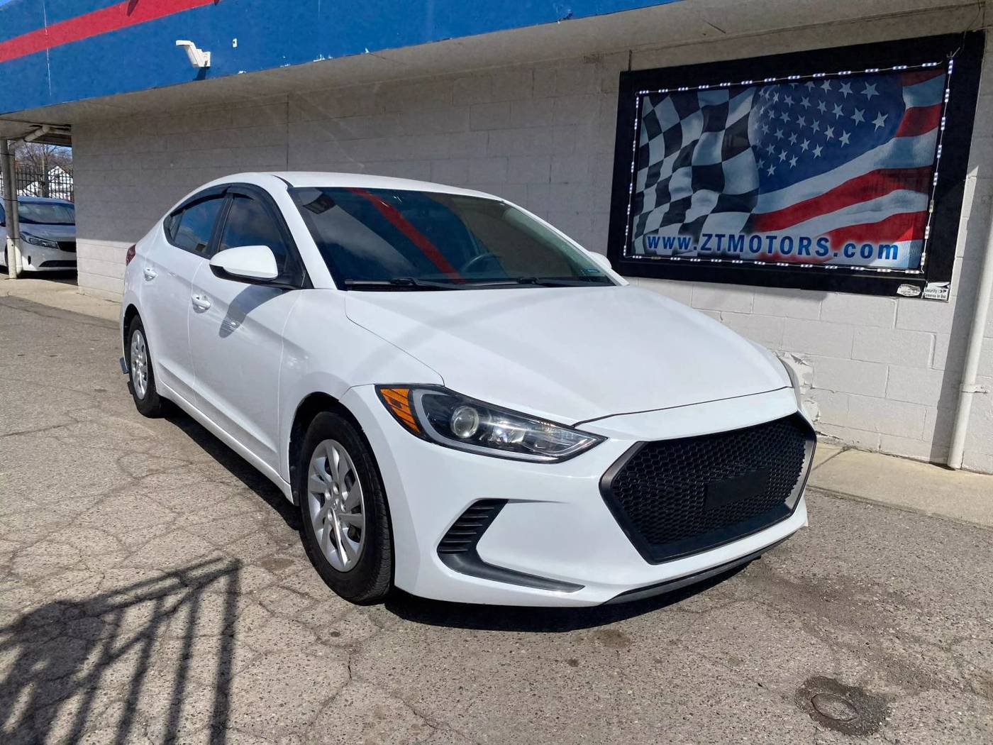 2017 Hyundai Elantra SE — Sedan — 95,334 mi — Detroit, MI