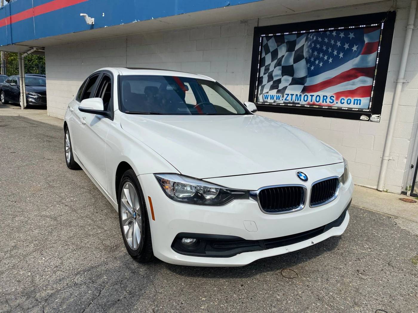 2017 BMW 3 Series 320i — Sedan — 177,742 mi — Detroit, MI