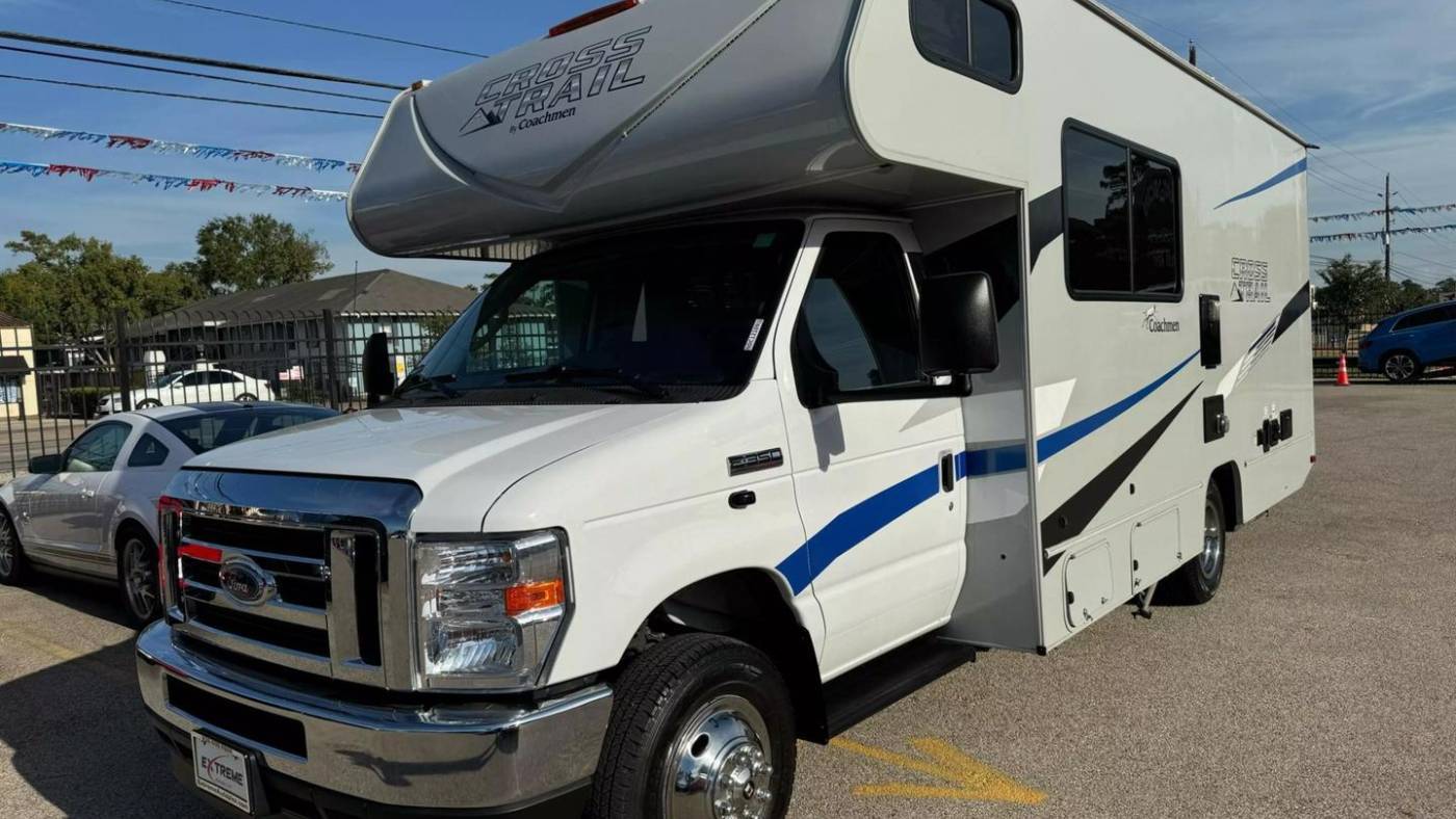 2022 Ford E-Series Cutaway Base — Chassis Cab Truck — 17,294 mi — Spring, TX