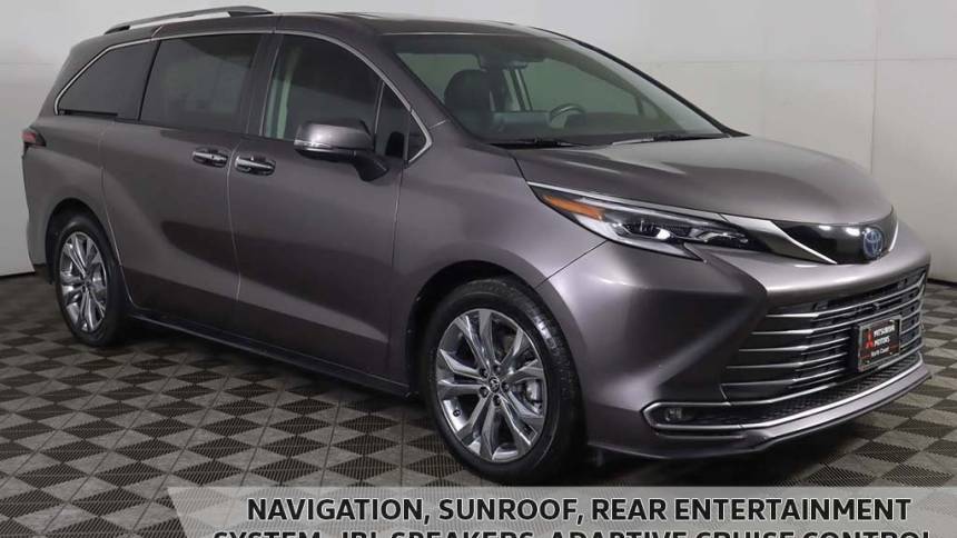 2022 Toyota Sienna Platinum — Minivan — 25,990 mi — Cleveland, OH