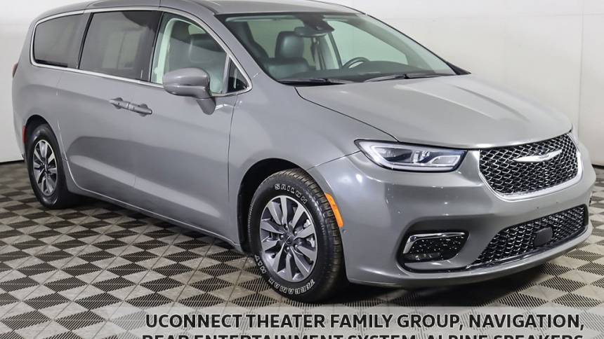 2022 Chrysler Pacifica Hybrid Touring L — Minivan — 62,823 mi — Cleveland, OH