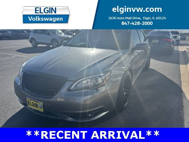 2013 Chrysler 200 Touring — Sedan — 27,885 mi — Elgin, IL