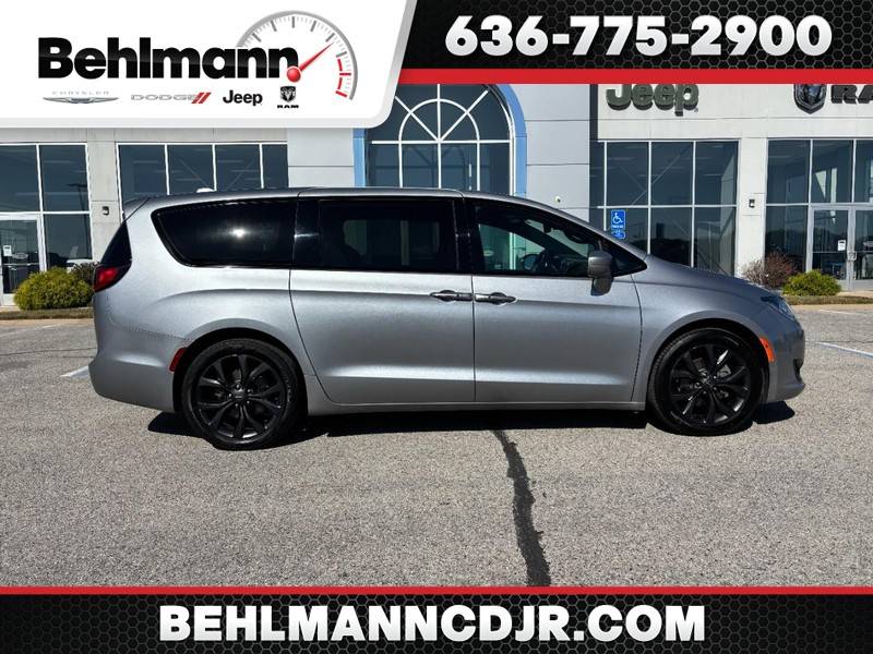 2019 Chrysler Pacifica Touring Plus — Minivan — 99,984 mi — Troy, MO