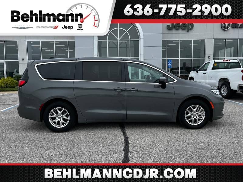 2023 Chrysler Pacifica Touring L — Minivan — 61,934 mi — Troy, MO