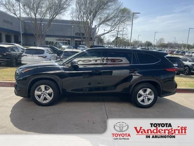 2022 Toyota Highlander LE — SUV — 83,145 mi — Arlington, TX