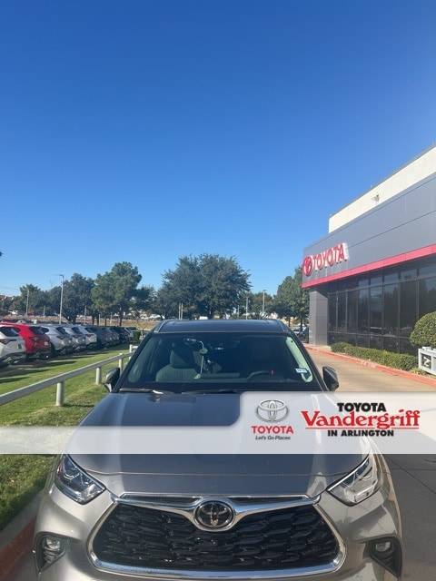 2025 Toyota Highlander Platinum — SUV — 8,397 mi — Arlington, TX