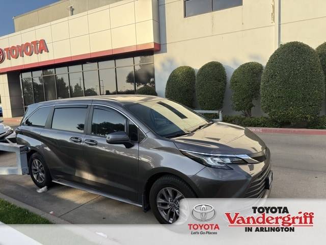 2023 Toyota Sienna LE — Minivan — 42,282 mi — Arlington, TX