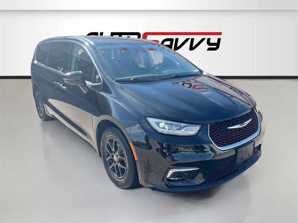 2023 Chrysler Pacifica Touring L — Minivan — 26,848 mi — Windsor, CO