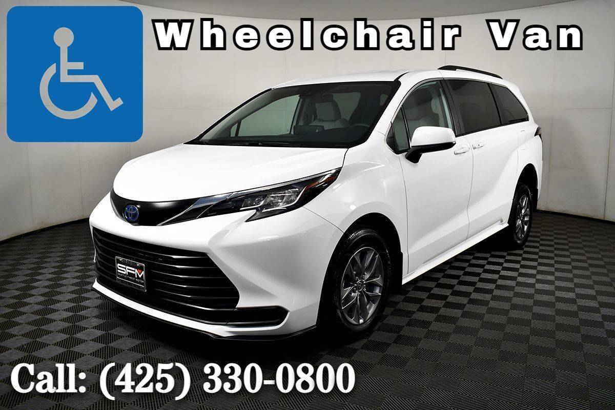 2022 Toyota Sienna LE — Minivan — 1,349 mi — Lynnwood, WA